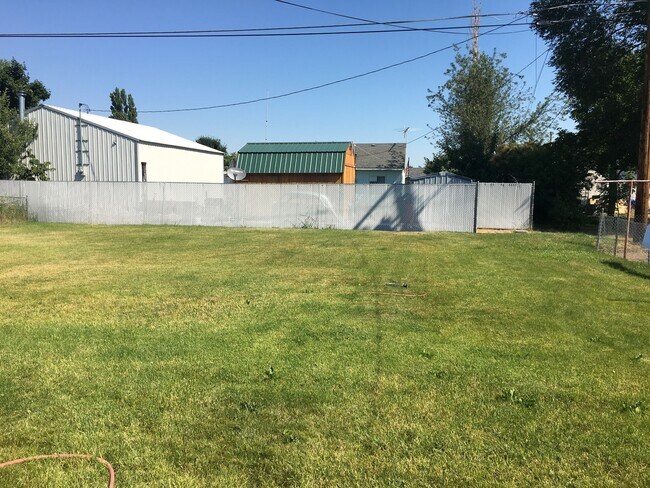 Building Photo - Fairchild AirForce Base 3 Bedroom 1 Bath Home