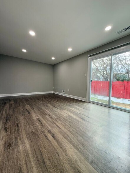 Building Photo - 2819 Banks Ct