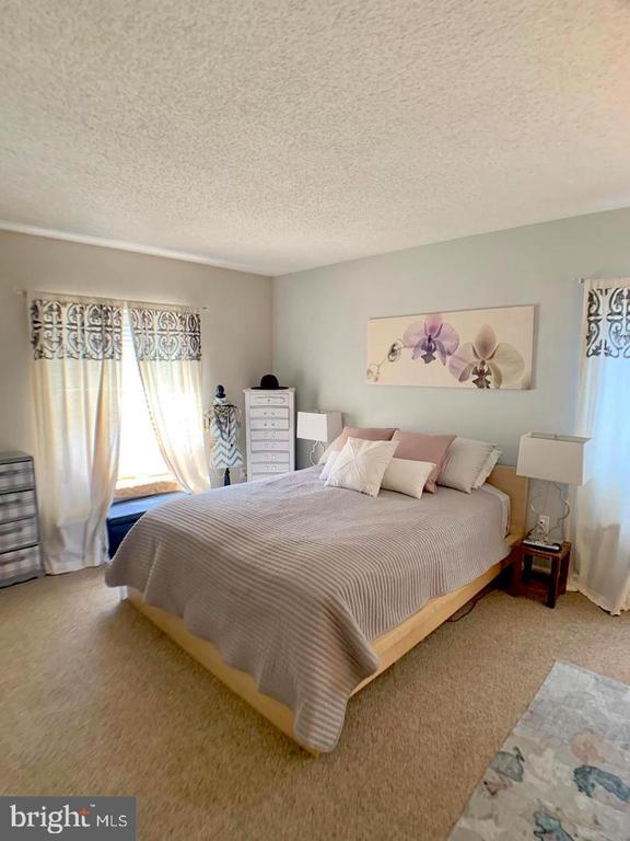 Building Photo - 209 Deer Run