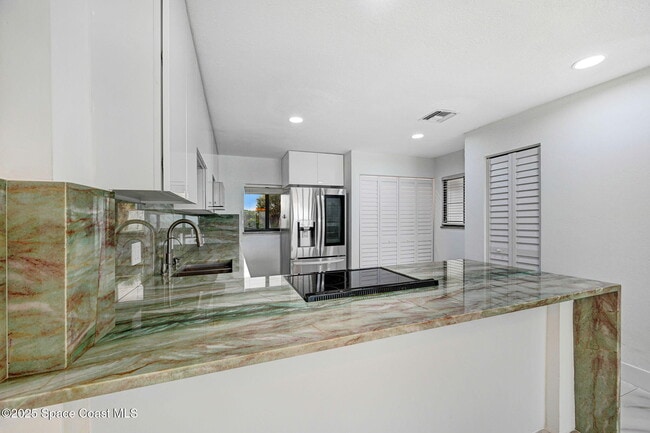 Building Photo - 2711 S Hwy A1A