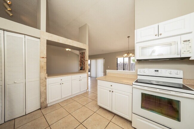 Building Photo - 80 Baytree Cir
