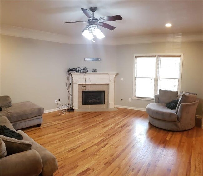 Building Photo - 211 Water Oak Pl