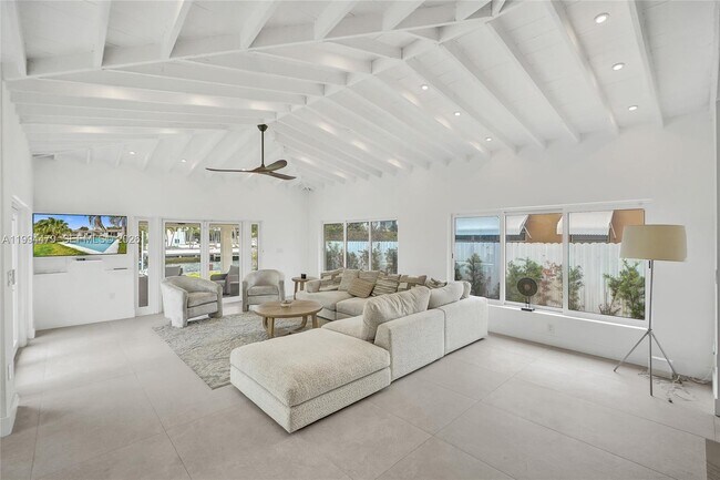 Building Photo - 12478 N Bayshore Dr