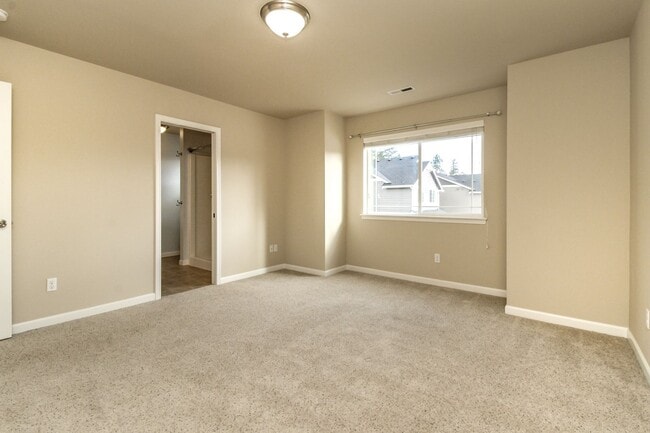 Building Photo - Beautiful Lacey Home with new paint and carpet in Popular Edgewater Community
