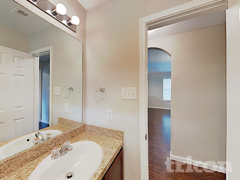 Building Photo - 21427 Wilona Way