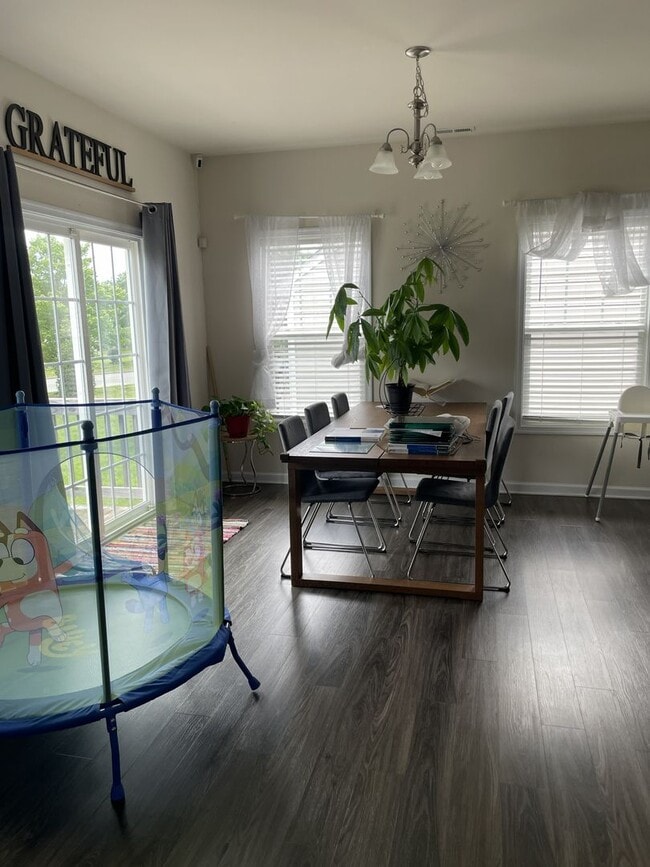 Building Photo - Large transitional with lots of room for entertainment on quiet cul-de-sac in Castleton Subdivision.