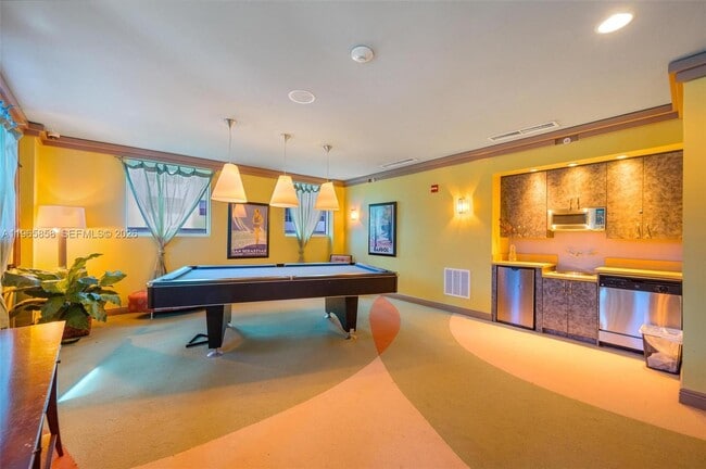 Building Photo - 9172 Collins Ave