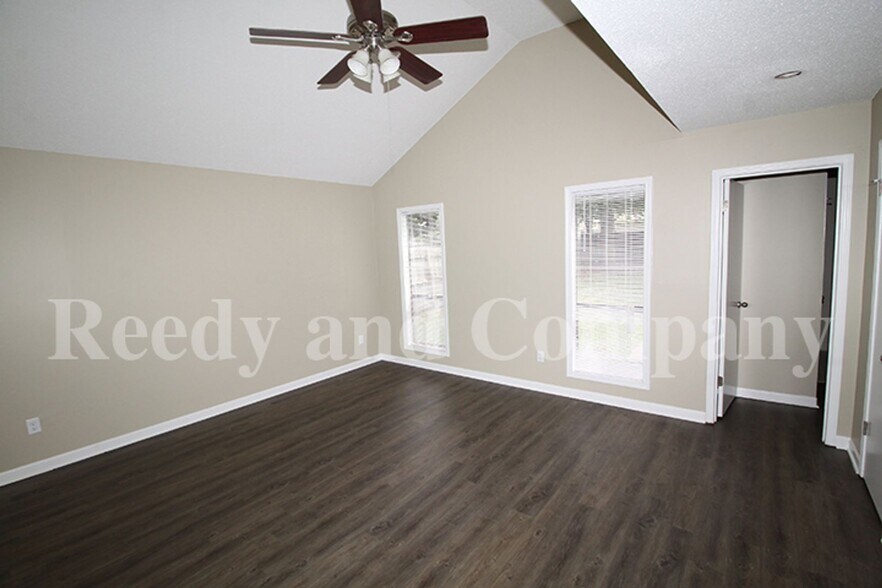 Building Photo - 6363 Thistlebrook Dr