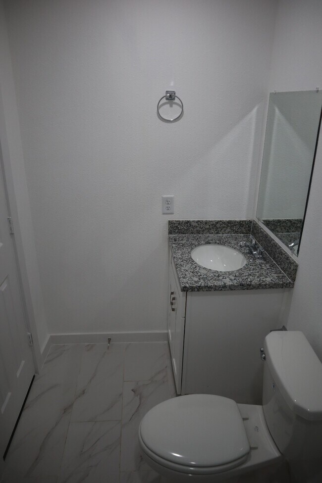 Building Photo - 6011 Wedgefield St