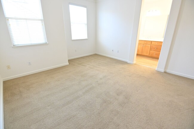 Building Photo - 6391 Sussex Ct