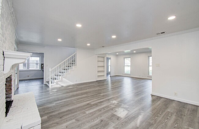 Building Photo - 674 Ravensworth Dr