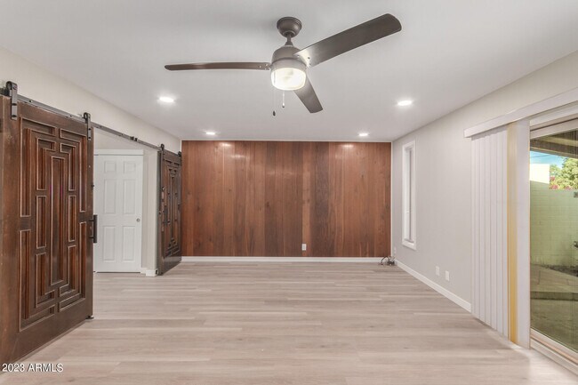 Building Photo - 3037 S Country Club Way