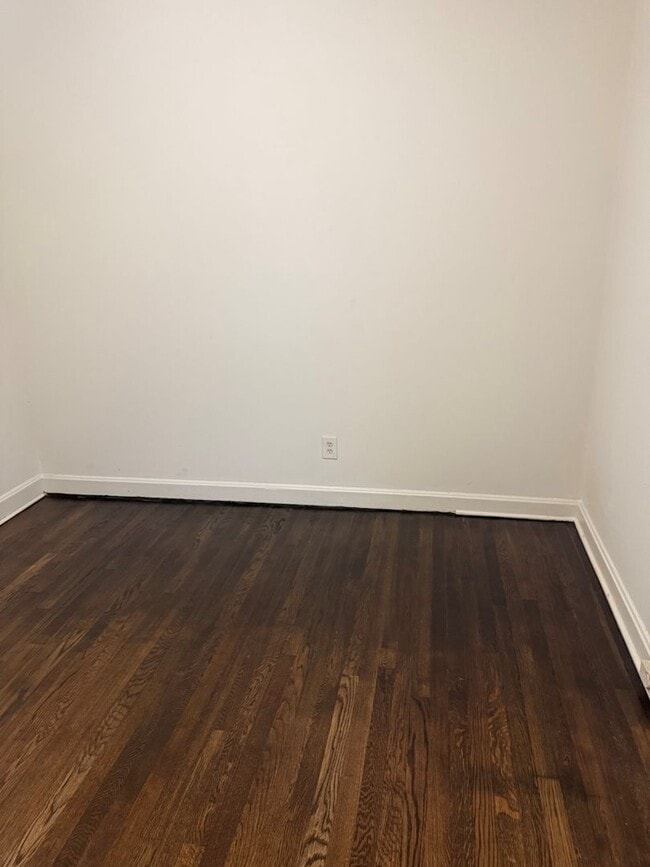 Building Photo - 3 bedroom 1 bathroom house