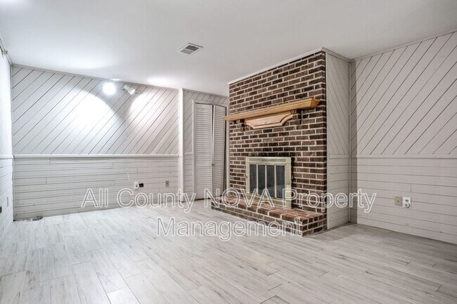 Building Photo - 1203 Michigan Ct