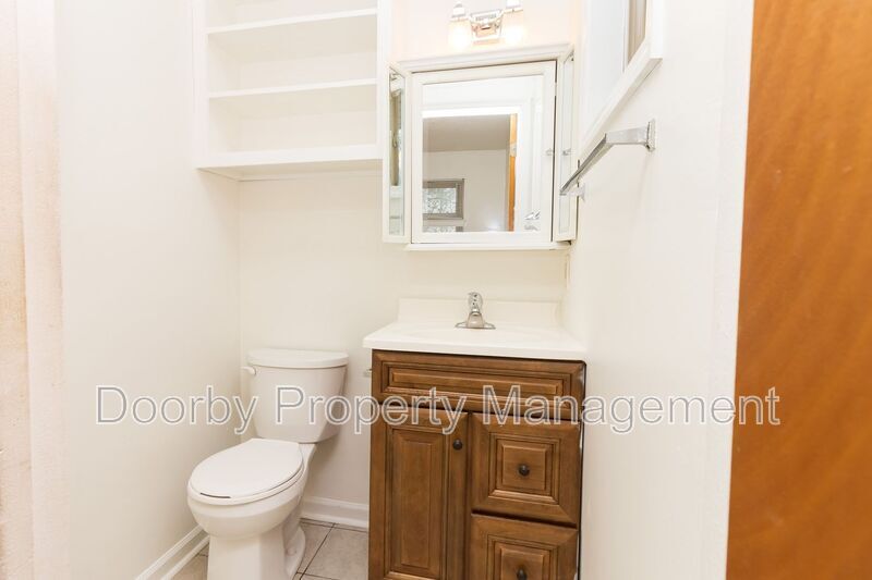 Building Photo - 1809 N Hawthorne St