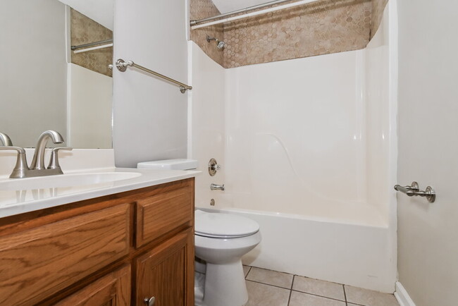 Building Photo - 1337 Pendulum Dr N