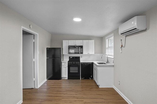 Building Photo - 506 W Grady Dr