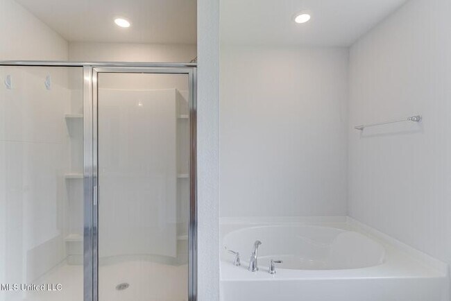 Building Photo - 1057 Enclave Cir