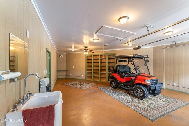 Building Photo - 519 Country Oaks Dr