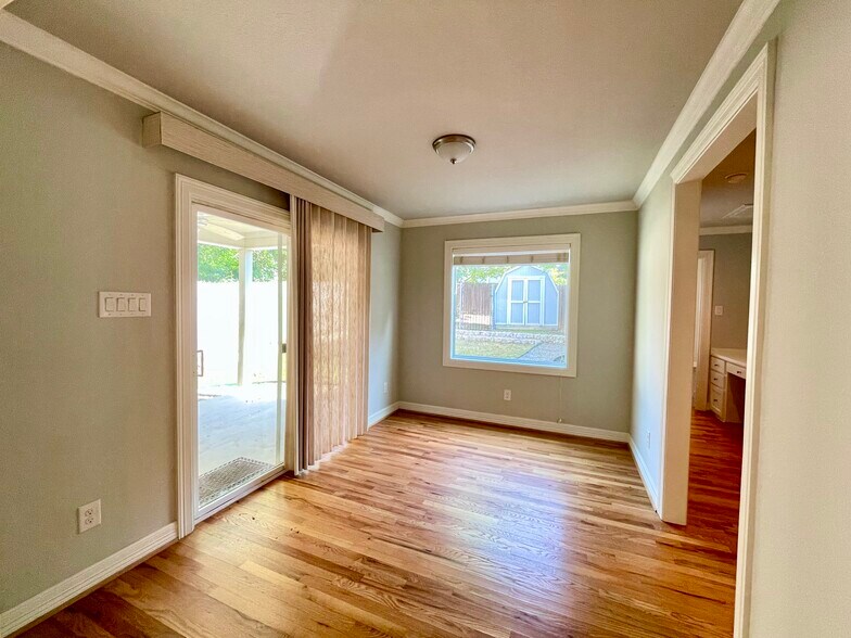 Building Photo - 3716 Collinwood Ave
