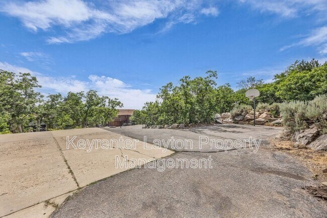 Building Photo - 2420 Bonneville Terrace Dr