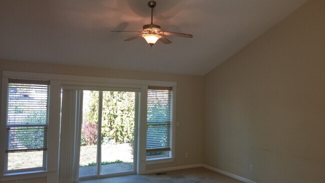 Building Photo - VIDEOTOUR: Gorgeous Home on Quiet Culdesac in Dallas. PETS WELCOME