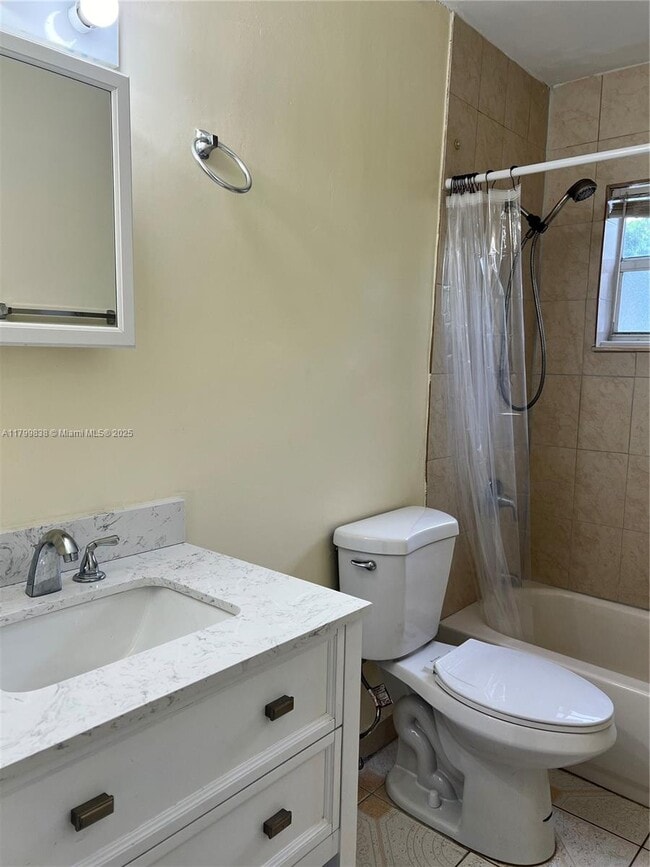 Building Photo - 420 NE 44th St