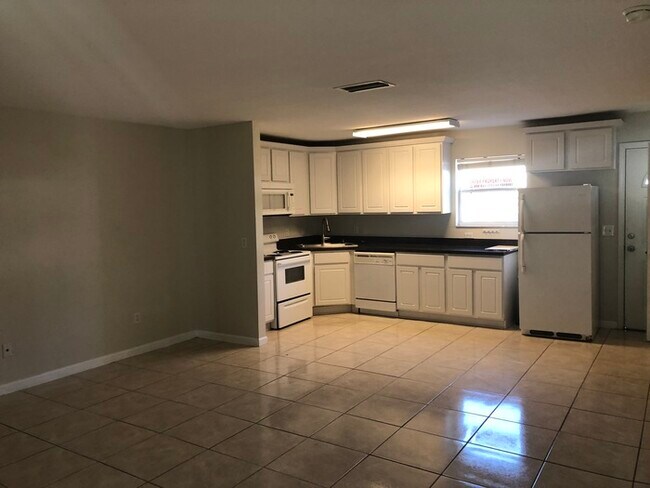 Building Photo - 2/1.5 Condo at The Oaks at Wildwood