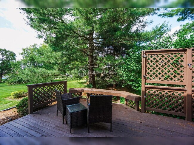 Building Photo - 6275 Hummingbird Dr