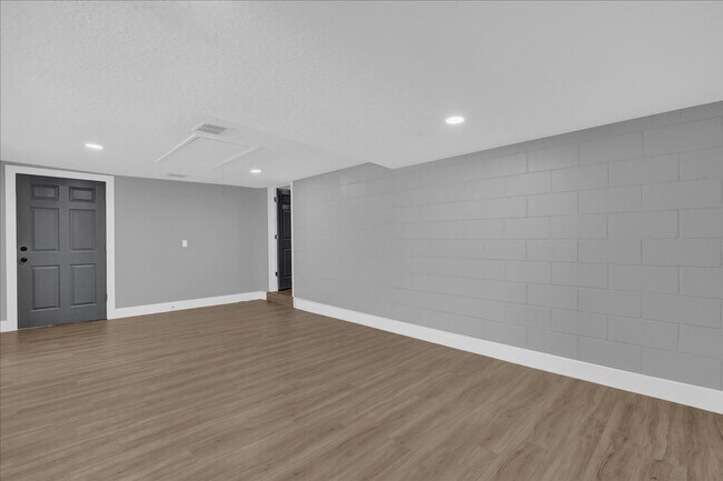 Building Photo - FOR RENT!! SIMPLY STUNNING 4 BED 2 BATH PO...