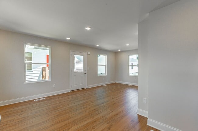 Building Photo - 1634 S Lyerly St