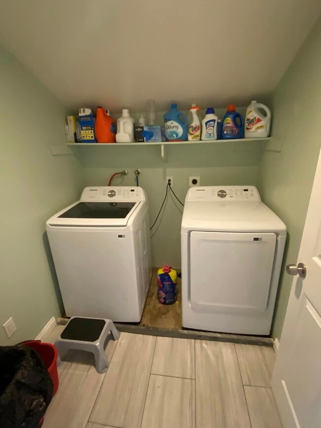 Building Photo - 2397 Donnington Way