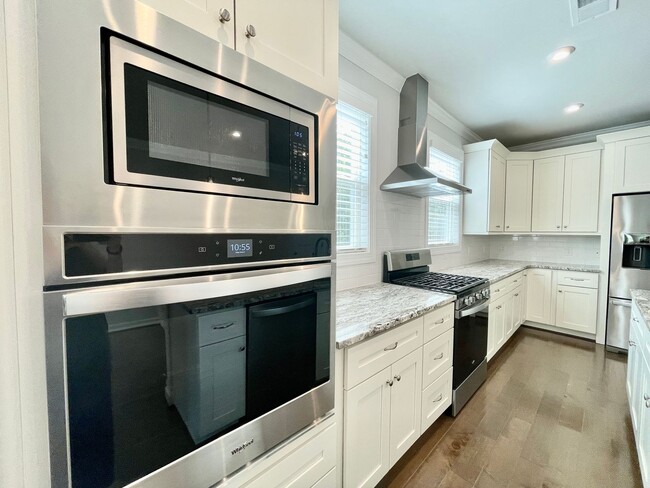 Building Photo - Custom-Built Home in Mill Dam Pointe! Marsh & Water Views! Minutes to Bay Beaches, Pet Friendly, ...