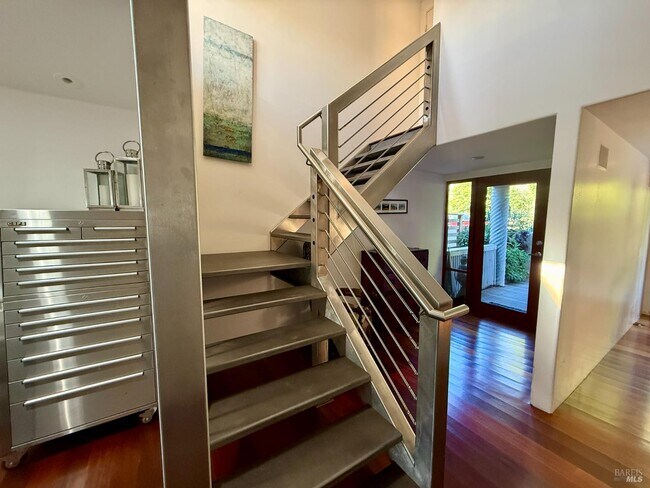 Building Photo - 4 Sandy Beach Rd