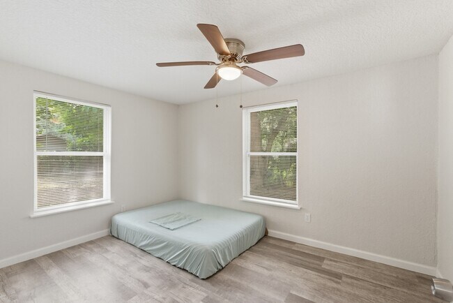 Building Photo - 8524 Dandy Ave