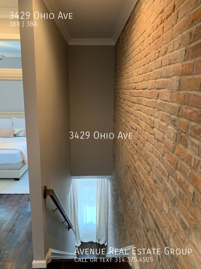 Building Photo - Beautifully Renovated Townhouse