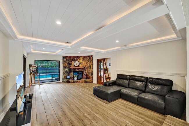 Building Photo - 5612 Harding St