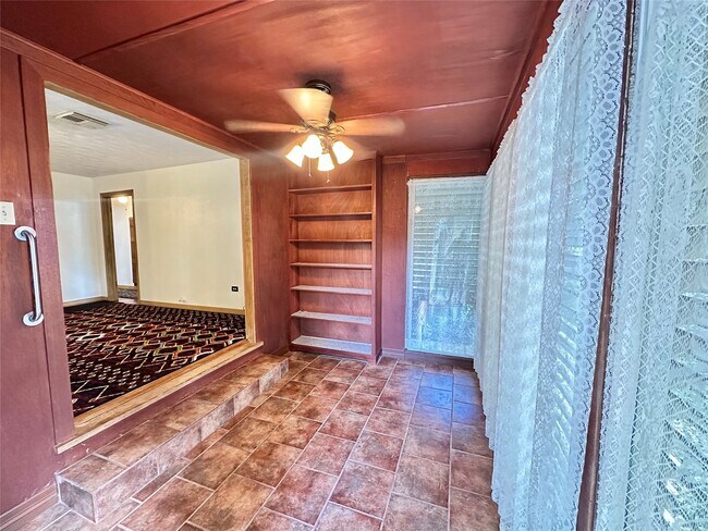 Building Photo - 2810 N Houston Dr