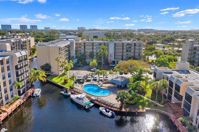 Building Photo - 17 Royal Palm Way