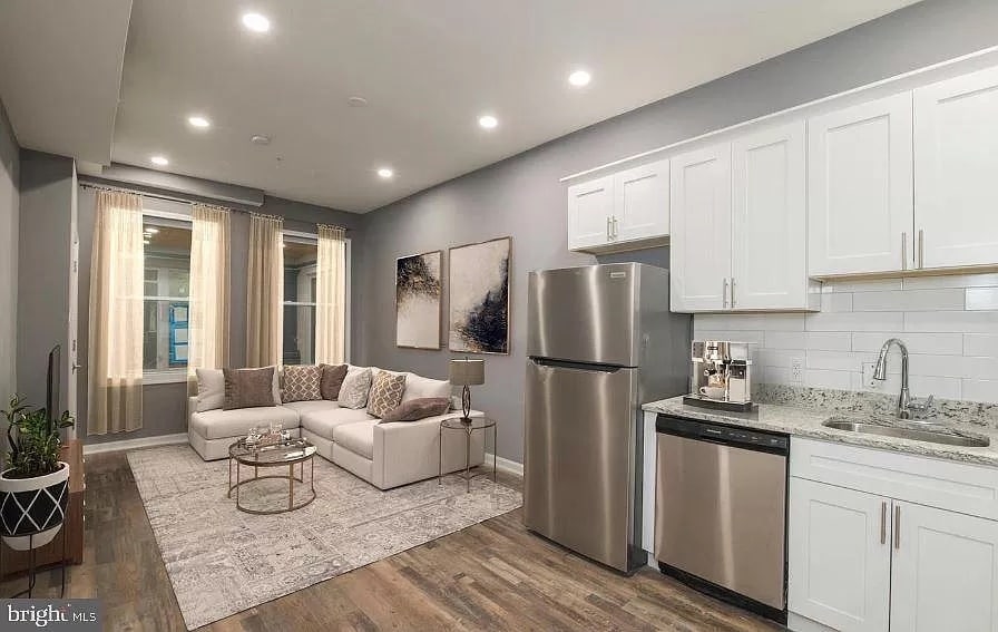 Building Photo - 207 S 49th St