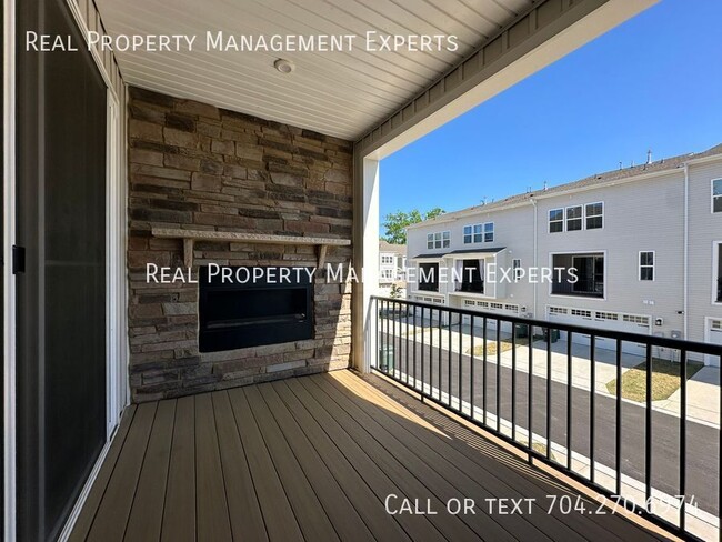 Building Photo - 1212 Mack Wy NW