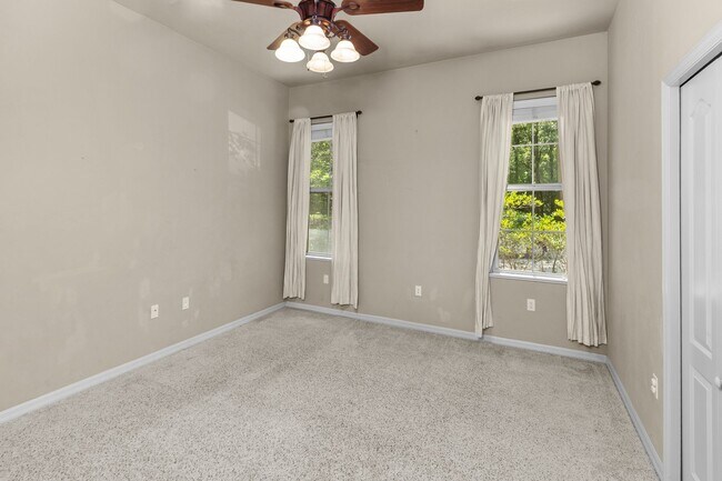 Building Photo - Executive Gainesville Rental: Custom 4 Sui...
