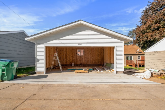 Building Photo - 2905 Blackstone Ave