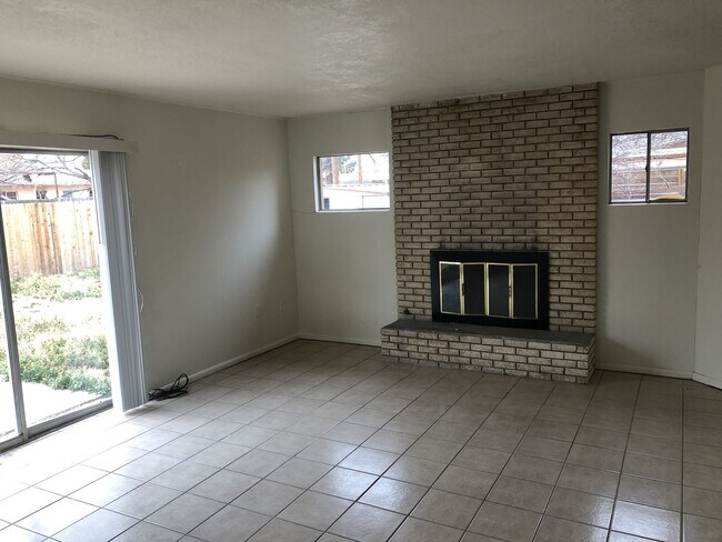 Building Photo - New flooring and paint throughout!