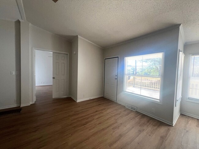 Building Photo - LEASING NOW FOR NOVEMBER 2025!