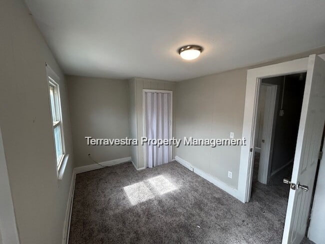 Building Photo - Renovated Millville 4 Bed in Millville. Eligible for $500 Security Deposit.