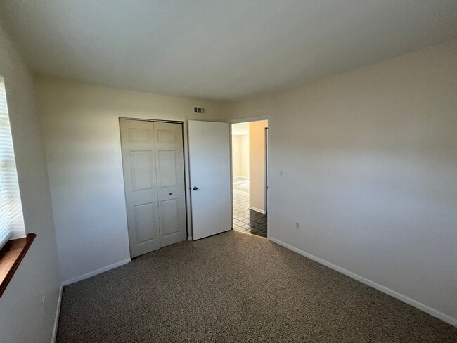 Building Photo - 2244 Shelby Dr