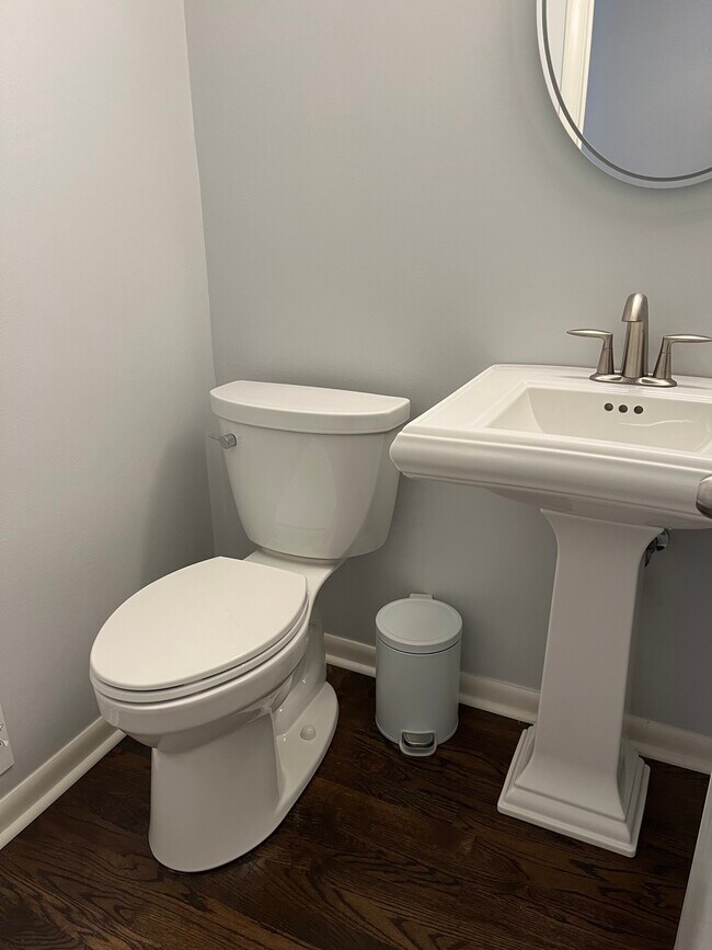 Building Photo - 8445 N Greenvale Rd