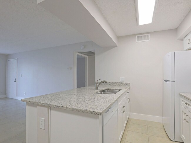 Building Photo - $ 250 OFF SECOND MONTH RENT AVAILABLE NOW ...