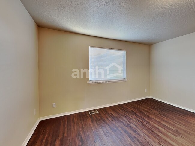 Building Photo - 11549 Roanoke Dr